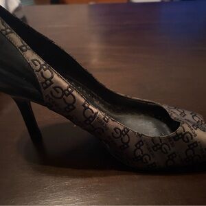 ✨Vintage BCBG Heels with Logo on silk in a size 9✨